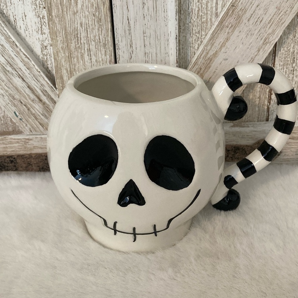 Boston Warehouse Halloween 2022 Skull Mug